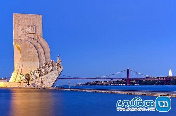 بنای یادبود اکتشافات یکی از جاهای دیدنی لیسبون به شمار می بنای یادبود اکتشافات یکی از جاهای دیدنی لیسبون به شمار می رود